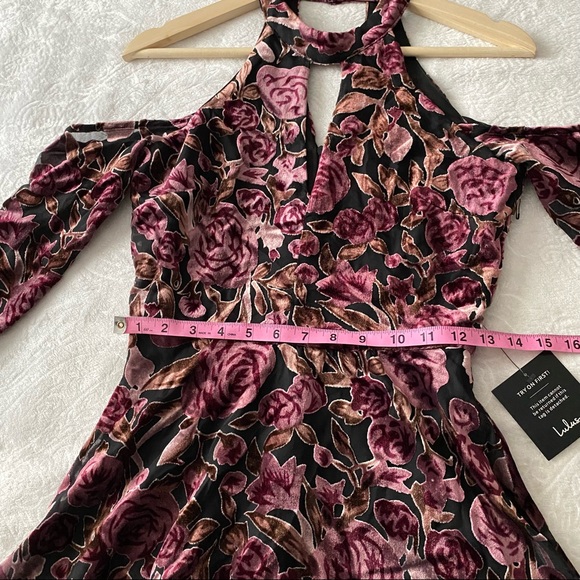 NWT Lulu’s Velvet Cold Shoulder Dress - Picture 6 of 10